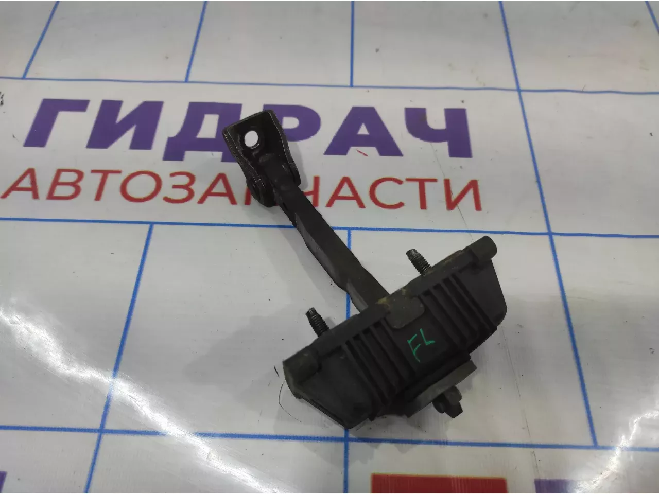 Ограничитель двери Toyota Avensis (T250) 6861005040. Передний.